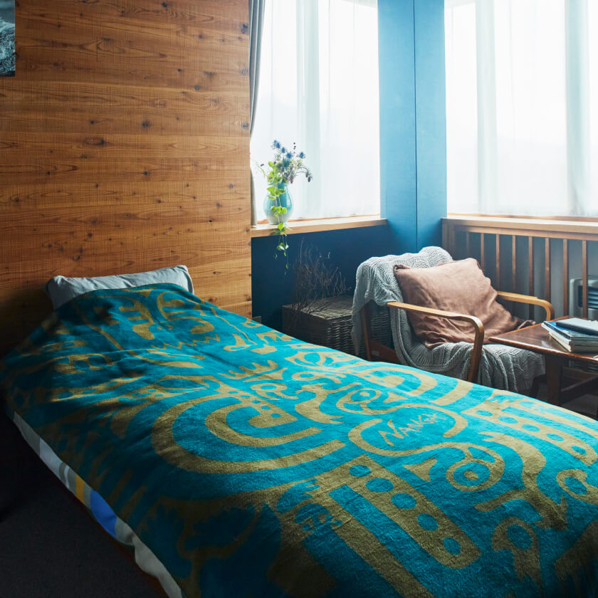 <span class="tw-text-sub" style="font-weight:normal;font-size:0.6em;">GOOD SLEEPING #008</span><br />
TREE OF LIFE<br />
COTTON BLANKET SINGLE<br />
／BLUE TREE<div style="font-weight:normal;font-size:0.6em;margin-top:1em;">ジャガード二重織り綿毛布<br />
／ツリー オブ ライフ(シングル) BLUE TREE</div>